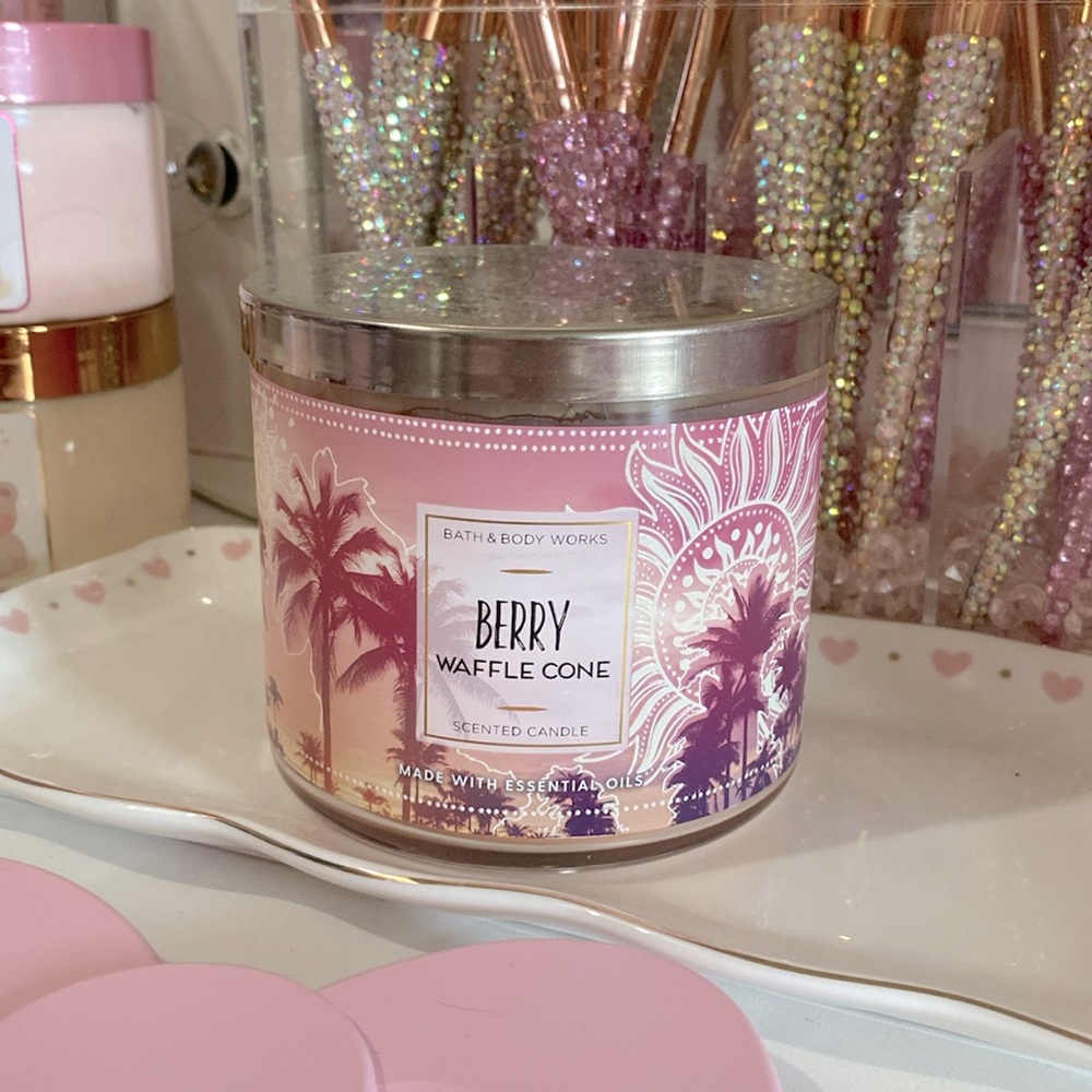 Berry Waffle Cone 3 wick candle